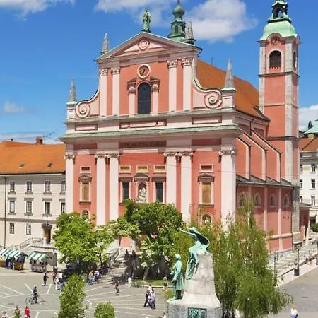 Urban Homy krevet i doručak 4*